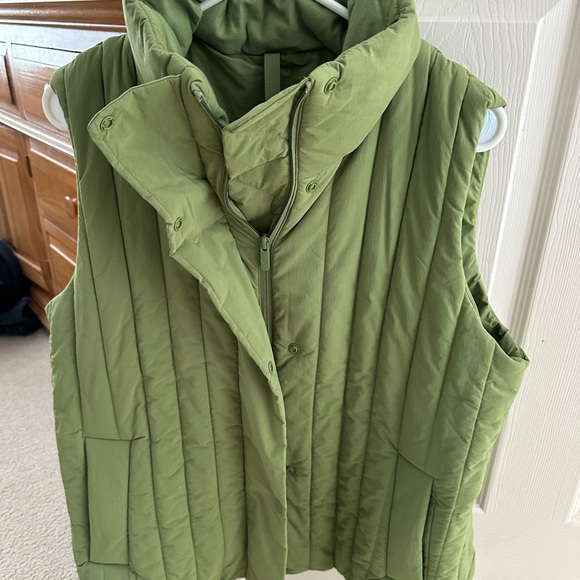Lululemon green vest - Picture 3 of 3